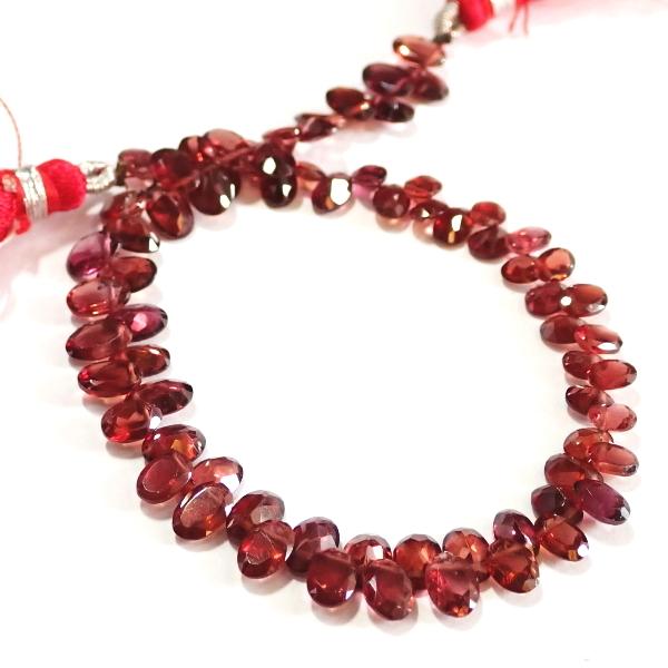 10213-《天然石　1連売り》ガーネット　カットオーバルドロップ　平均７ｘ５ｍｍ　約２０cm／１本 | 