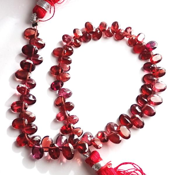 10213-《天然石　1連売り》ガーネット　カットオーバルドロップ　平均７ｘ５ｍｍ　約２０cm／１本 |  | 01