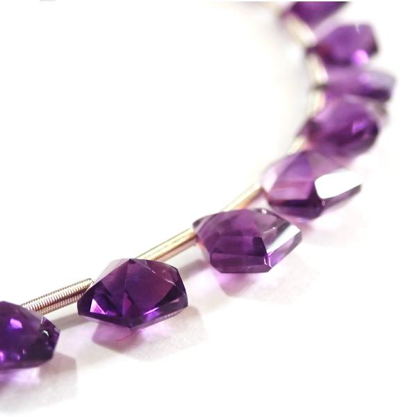 10214-《天然石　1連売り》アメジスト　カット五角形　平均６~８ｍｍ　２８個／１本 |  | 05