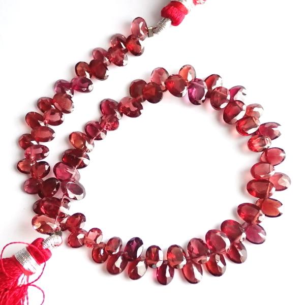 10216-《天然石　1連売り》ガーネット　カットオーバルドロップ　平均６．５ｘ５~６ｘ４ｍｍ　約２０ｃｍ／１本 |  | 01