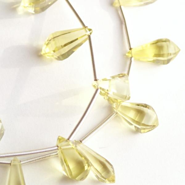 10221-《天然石　1連売り》レモンクォーツ　スクエアカットドロップ　サイズまちまち（最大２０ｘ８ｍｍ）　２８個／１本 |  | 04