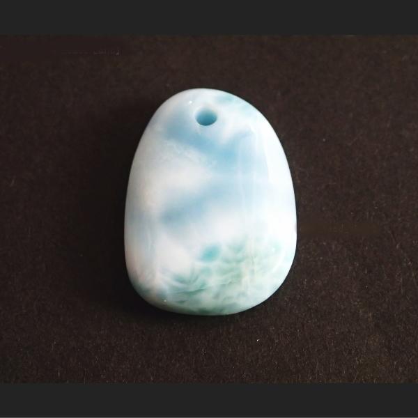 1187-《天然石ペンダント》　ラリマー　ホール２ｍｍ　約２８ｘ２０ｘ６mm（６．６ｇ）　１個 |  | 07
