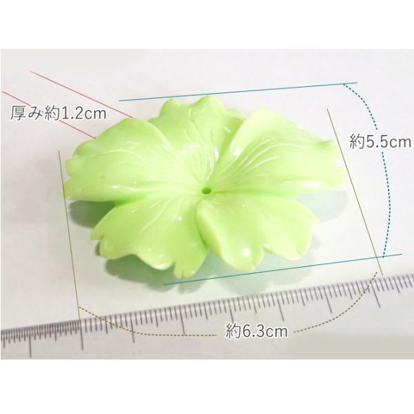 1193-《天然石いろいろ》　レモンクリソプレーズ　花　５５ｘ６３ｘ１２mm（ホール2ｍｍ　26.9ｇ）　１個 |  | 03