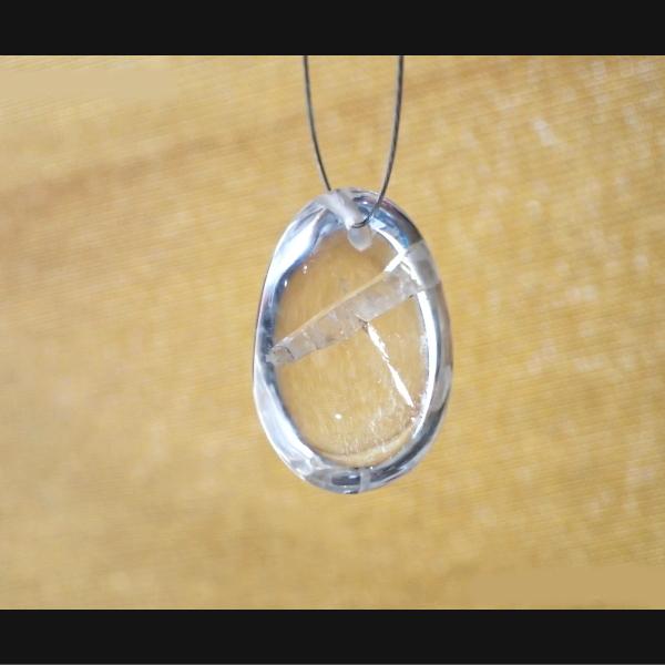 1252-《天然石ペンダント》　水晶ｉｎ水晶　約２１ｘ１４mm（４．５ｇ）　１個 |  | 05