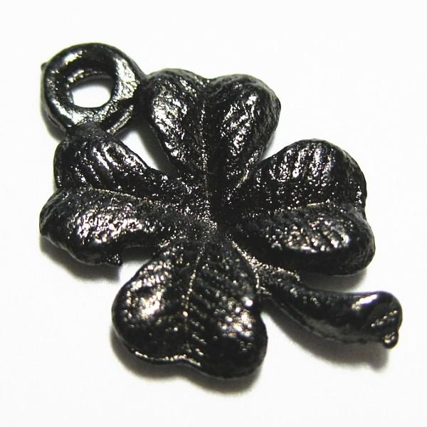 13139-【ＮＹピューター】　四葉のクローバーチャーム　黒銀色　１３mm　５個/１セット | 