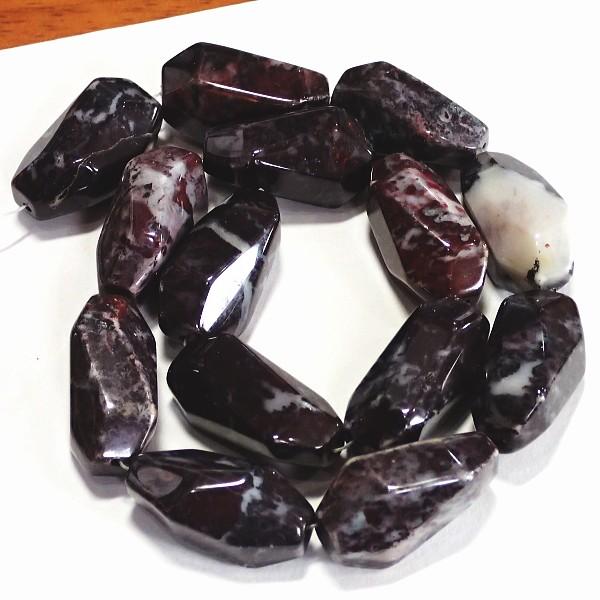 13281-《天然石５００円均一》　ブラッドストーン　フリーフォーム　２８x１４mm平均　約３８cm/１本 | 