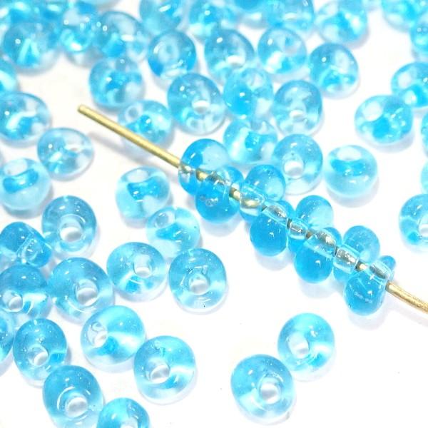 14160-〔ガラス〕　シードビーズ　勾玉　アクアマリン　４．５ｘ４mm　約９ｇ（平均120個）/１本 | 