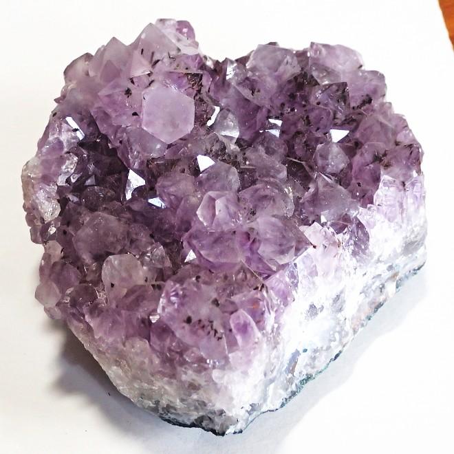 16026-《天然石　クラスター》　アメジスト　ブラジル産　８８x７０x４０mm　重量：３２７g　１個 | 