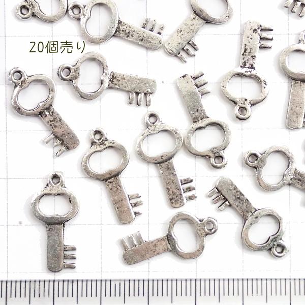 1731-《５０円均一》　メタルチャーム　鍵　銀色　２１ｘ１０ｍｍ　２０個/１パック |  | 01