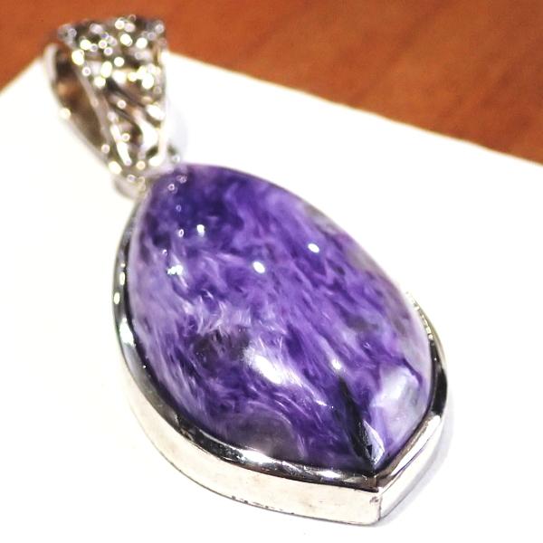 1933-《天然石ペンダント》　チャロアイト　シルバーペンダントトップ　３４ｘ１９mm（１３．９ｇ）　１個 |  | 01