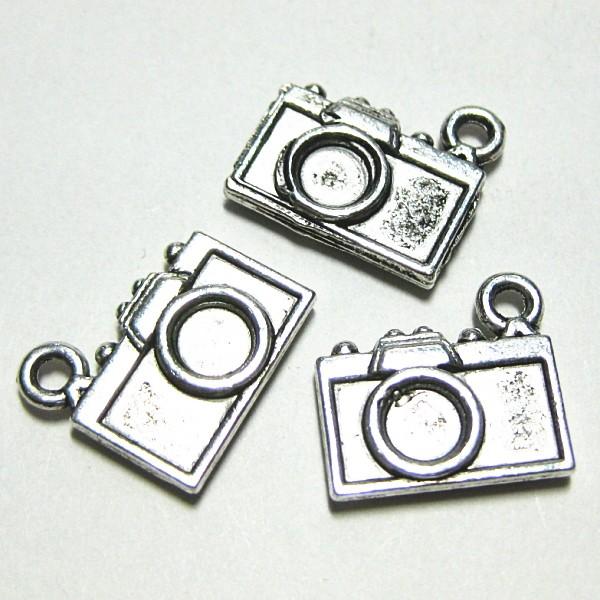 20048-《メタルチャーム・パーツ》　カメラ　銀古美　２３ｘ７mm　１０個/１セット | 