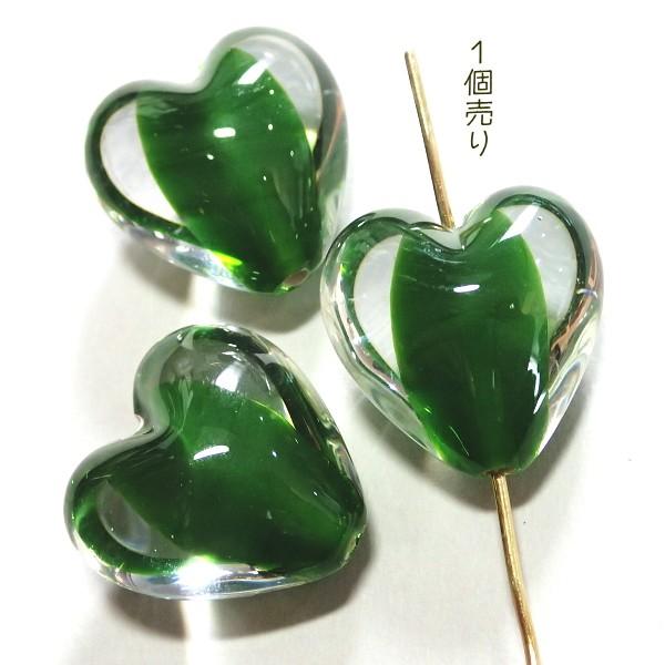 20103-《チェコサテンハート》　エメラルド　１８mm　１個 |  | 01