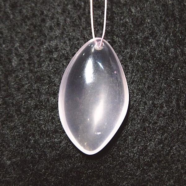 21598-《天然石ペンダント》　マダガスカル・ローズクォーツ　約２４ｘ１４mm（３．１ｇ）　１個 | 