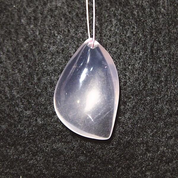 21606-《天然石ペンダント》　マダガスカル・ローズクォーツ　約２６ｘ１７mm（４．６ｇ）　１個 | 