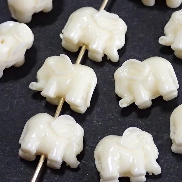 21723-【人造コーラル】　象　クリーム　縦ホール　８．５ｘ１２mm　１０個/１パック |  | 01