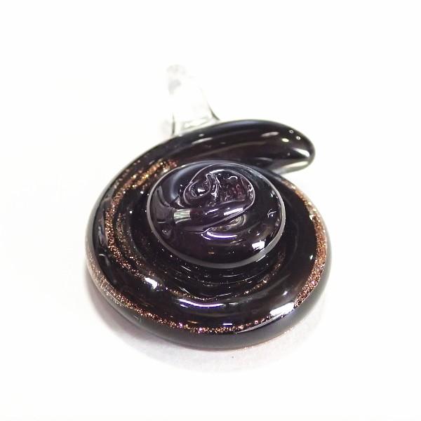 30038-〔ガラス〕　ハンドメイドランプワークペンダント　ブラック　３０mm（平均・カン含まず）　１個 |  | 01