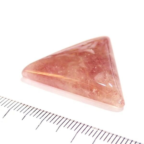 30358-『天然石ルース』　ストロベリークォーツ（ホール無）　約３２ｘ２４mm（５．５ｇ）　１個 |  | 02