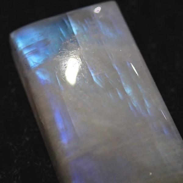 30398-『天然石ルース』　レインボームーンストーン（ホール無）　約２０ｘ１２mm（３．７ｇ）　１個 |  | 02