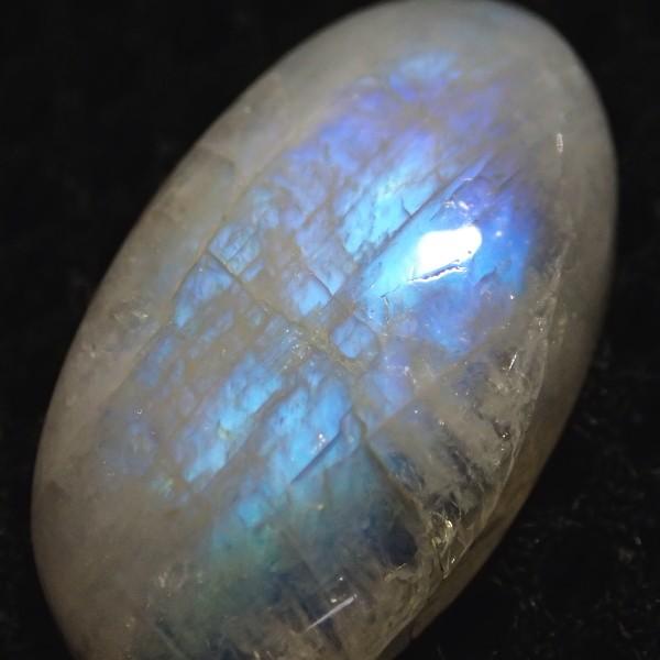 30400-『天然石ルース』　レインボームーンストーン（ホール無）　約２６ｘ１５mm（４．１ｇ）　１個 |  | 02