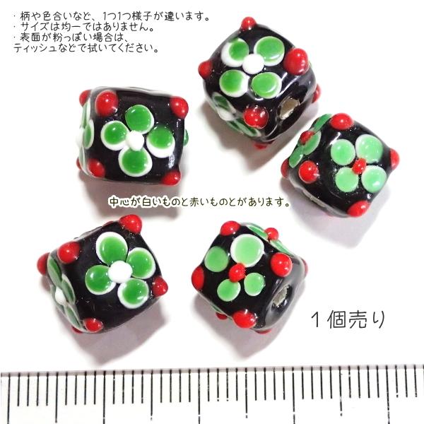 30432-瑠璃玉 黒ｘ緑 花 四角 標準10mm程度 【1個】 |  | 01