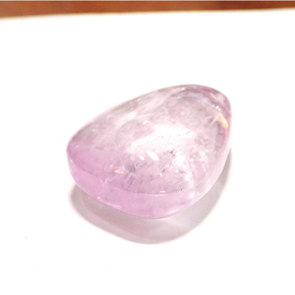 30778-《天然石ペンダント》　クンツァイト　約２４ｘ２０mm（９．６ｇ）　１個 |  | 01