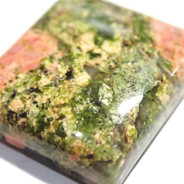 30844-『天然石ルース』　ウナカイト（ホール無）　約１９ｘ１７mm（３．８ｇ）１個 |  | 03