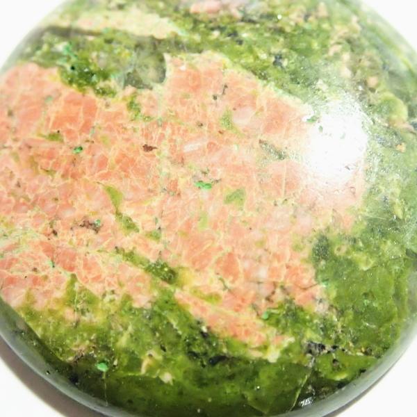 30852-『天然石ルース』　ウナカイト（ホール無）　約２８ｘ２８mm（７．３ｇ）１個 |  | 03