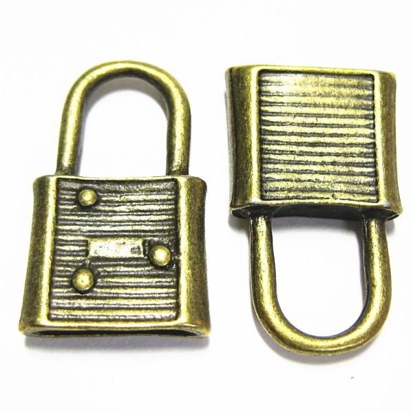 3998-《メタルチャーム・パーツ》　鍵　真鍮古美　２９ｘ１７mm　３個/１セット | 