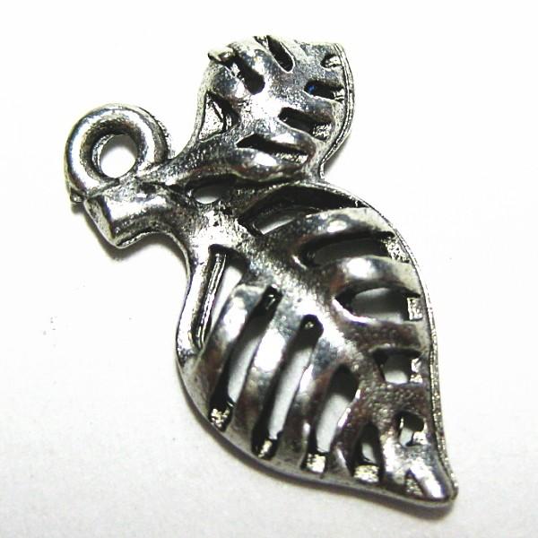 4311-【ＮＹピューター】　２枚葉っぱ　チャーム　銀色　１５mm　５個/１セット | 