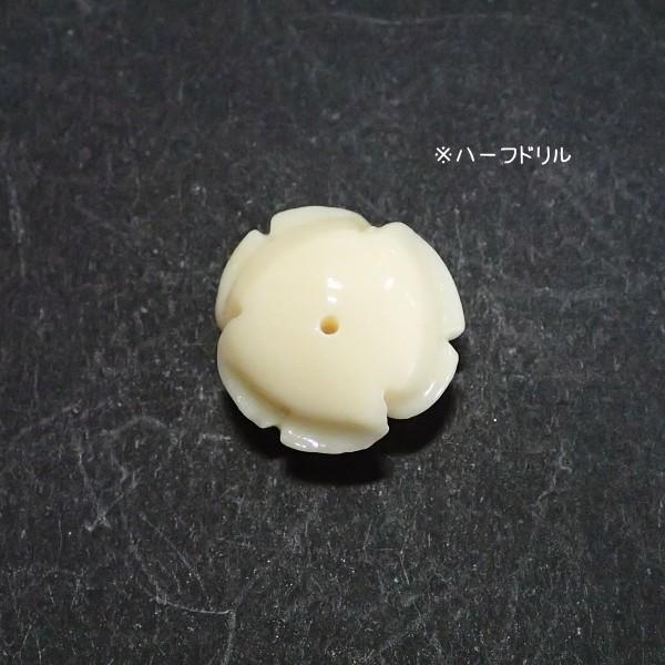 4379-【人造コーラル】　薔薇　クリーム　ハーフドリル　１６mm　１個 |  | 01