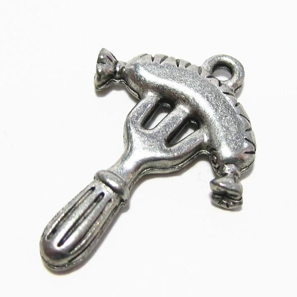4405-【ＮＹピューター】　ソーセージ　チャーム　銀古美　１９mm　５個/１セット | 