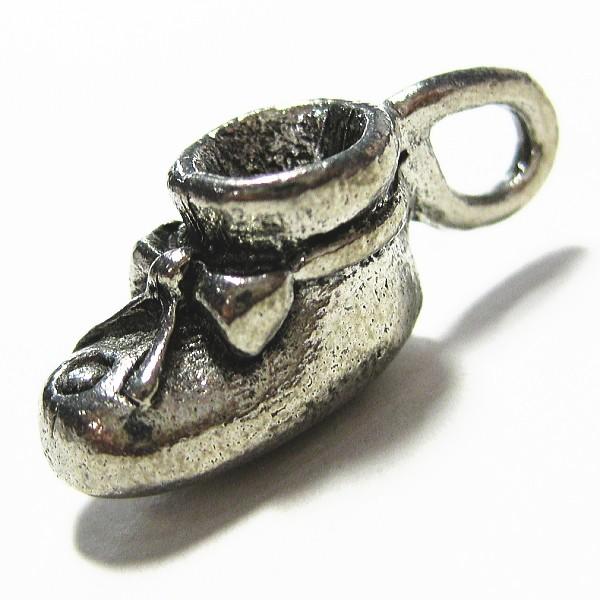 4445-【ＮＹピューター】　赤ちゃんの靴　チャーム　銀古美　１８mm　５個/１セット | 