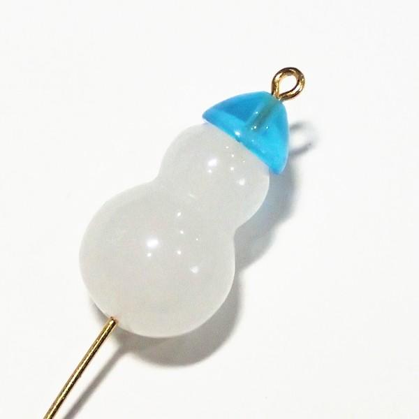 4850-《天然石いろいろ》　青い帽子の雪だるま　約２２ｘ１５mm　１個 | 