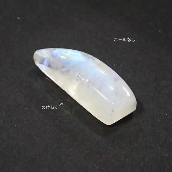 5038-『天然石ルース』＊欠け有＊レインボームーンストーン（ホール無）　約26ｘ10.5mm（4.3ｇ）１個 |  | 02