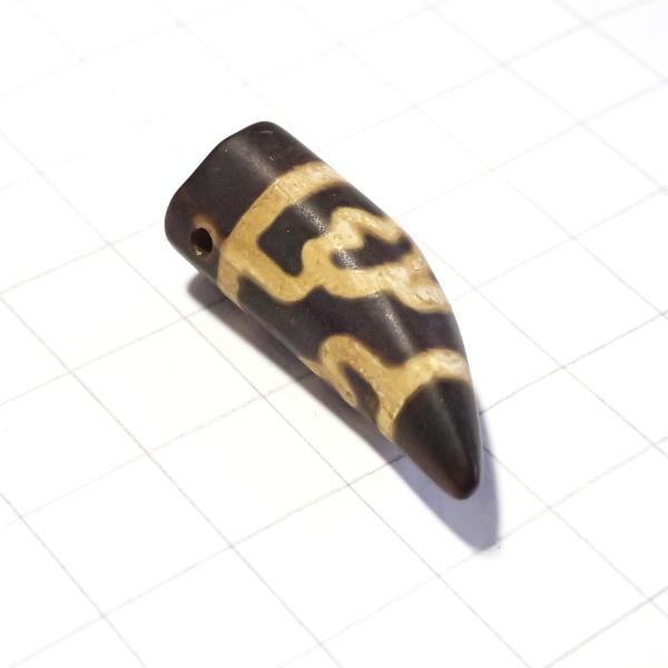 5130-《天然石　天珠》　牙型　水蓮花天珠　約３３ｘ１２．５ｍｍ　１個 |  | 02