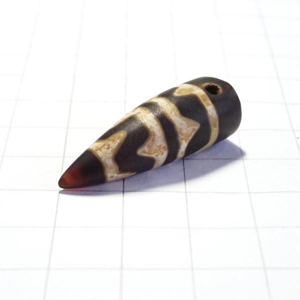 5132-《天然石　天珠》　牙型　四線虎牙天珠　約３３ｘ１２ｍｍ　１個 |  | 01