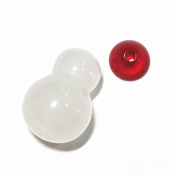 6307-《天然石いろいろ》　赤い帽子の雪だるま　約２２ｘ１５mm　１個 |  | 01