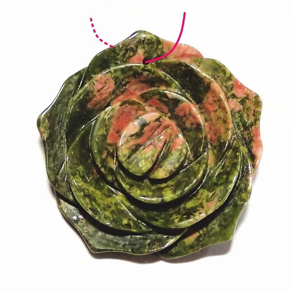7710-《天然石　フラワー》　薔薇ペンダント　ウナカイト　３０mm　１個 | 