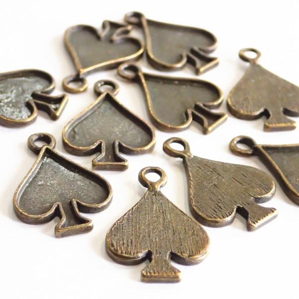 7922-［セッティング］　ミール皿　スペード　真鍮古美　２７x１７mm　１０個/１パック |  | 01