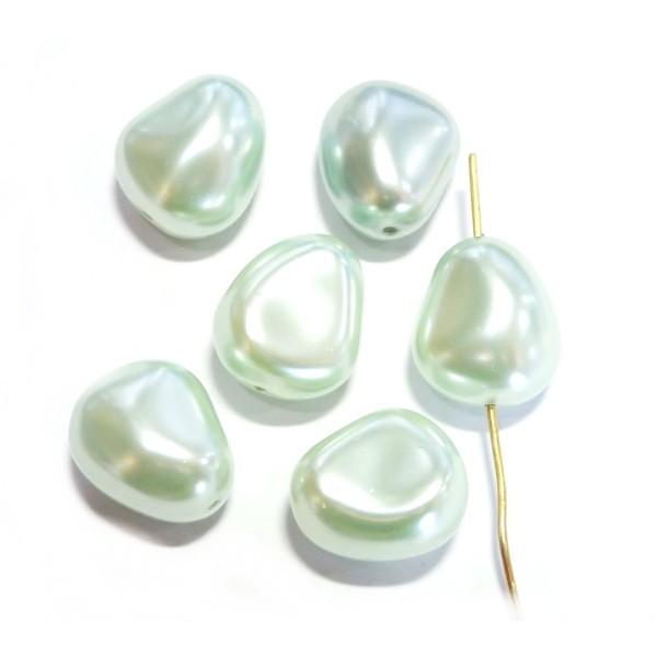 8130-《チェコグラスパール》　ナゲット　ベイビーブルー　１５x１３mm　６個/１パック | 