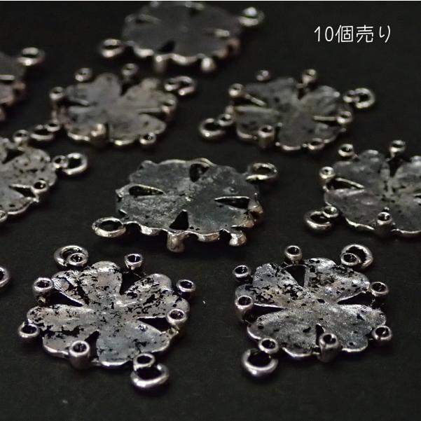 8223-《メタルチャーム・パーツ》　四葉コネクター　銀古美　２０mm　１０個/１セット | 