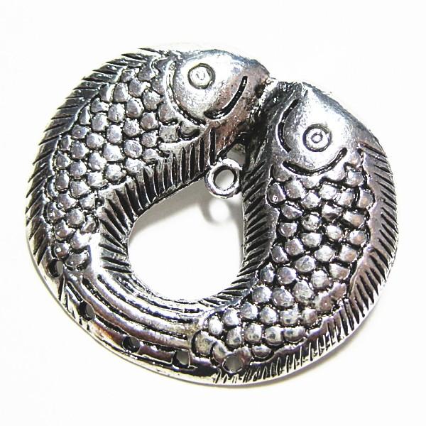 8487-《メタルチャーム・パーツ》　魚２匹　黒銀色　３８x３３mm　２個/１セット | 