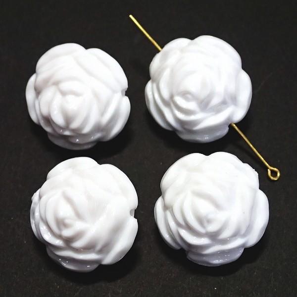 8875-『アクリル』　樹脂　両面薔薇　ホワイト　２４ｘ２０mm　４個/１パック | 