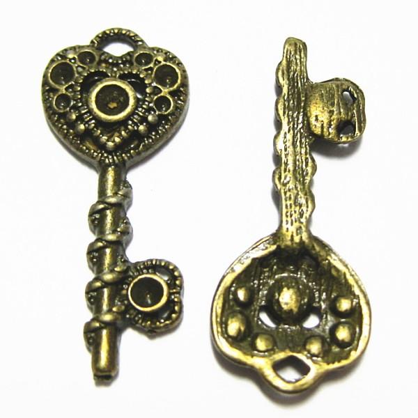 8998-《メタルチャーム・パーツ》　鍵　真鍮古美　２９ｘ１２mm　２個/１セット | 