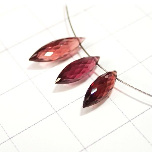 9138-《天然石Special》　ルベライト　12.9x4.1ｍｍ／10.9x4.2ｍｍ／10.6x3.9mm　計0.9ｇ　３個/１パック |  | 02