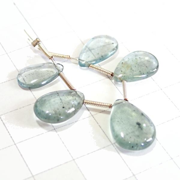 9176-《天然石トップホール》　モスアクアマリン　フラットドロップ　５個/１セット |  | 02