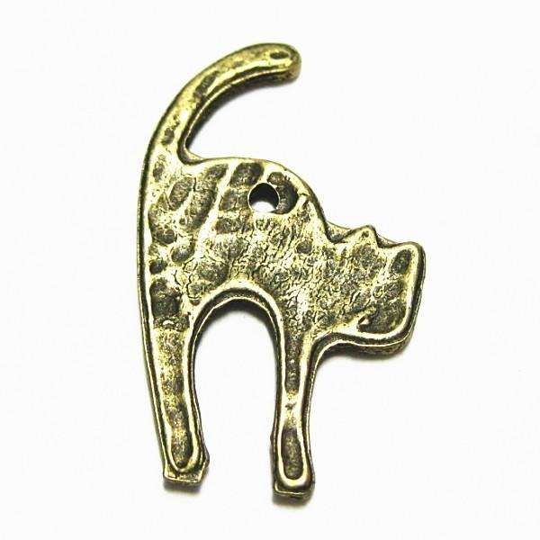 9532-《メタルチャーム・パーツ》　ネコ　真鍮古美　２７ｘ１２mm　１０個/１セット | 