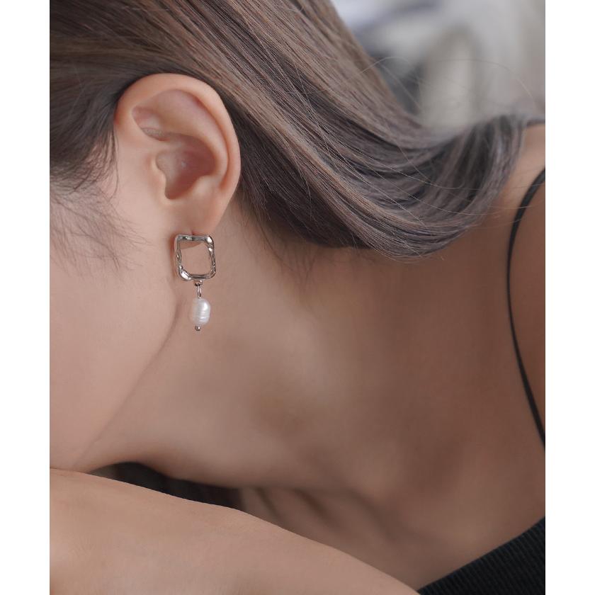 ピアス パール アクセサリー レディース ぶら下がり パールピアス 真珠 大ぶり アクセ おしゃれ ニュアンス 人気 両耳用 変形 揺れる ゆれる スウィング | HUG.U | 03