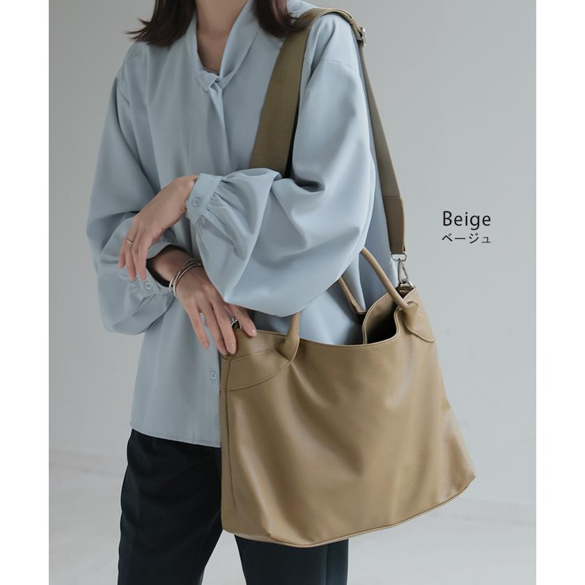 UJUAL ハンド/トートバッグ　【即購入OK】 本のように使えるバッグというクールなコンセプト。