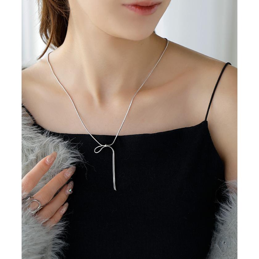 ネックレス リボン デザイン モチーフ レディース アクセ アクセサリー ノット 結び目 チェーン シンプル ニュアンス アジャスター 調整 華奢 細い 合金 ロング | HUG.U | 14